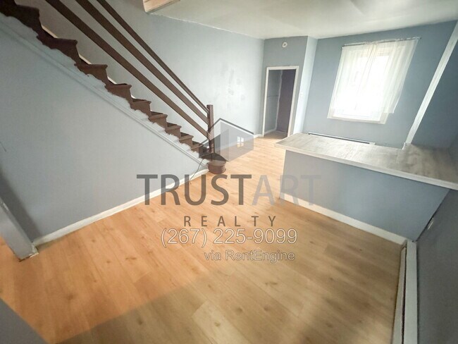 Building Photo - 3110 Custer St