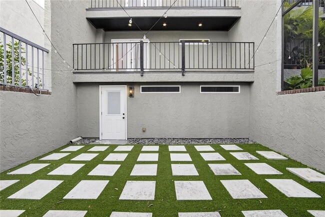 Building Photo - 162 E Davis Blvd