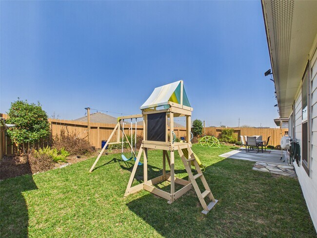 Building Photo - 11020 33rd Ave N