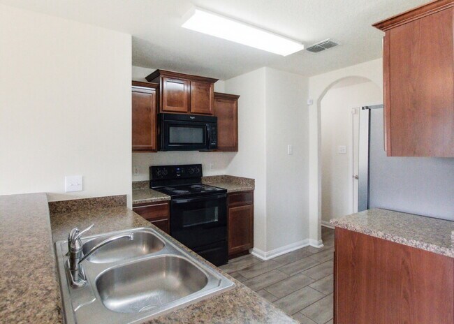 Building Photo - Charming 3-bedroom, 2-bath home located in the gated community of Southern Hills!