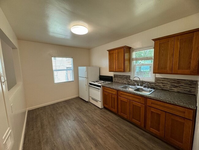 Building Photo - One Bedroom - West Sacramento