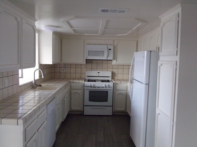 Building Photo - 21235 Windsong St