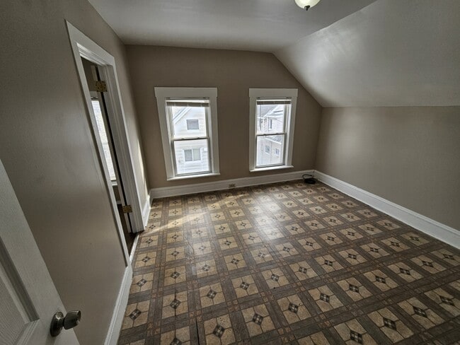 Building Photo - 1762 E 33rd St