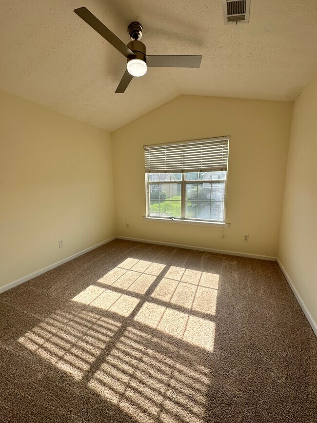 Building Photo - 5724 Rockingwood Dr