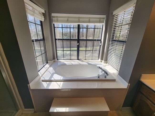 Building Photo - 2511 Eagle Run