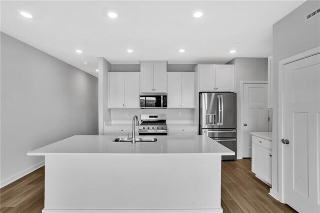 Building Photo - 126 Scotland Ln