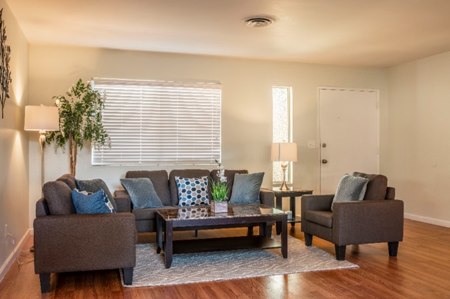 Building Photo - 4225 Parkwood Ct