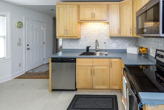 Building Photo - 208 S Oxford Cir