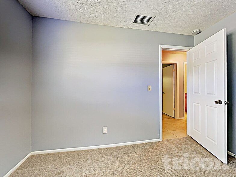 Building Photo - 1631 Spring Lake Dr