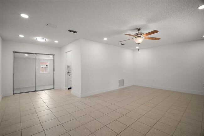 Building Photo - 14884 SW 35th Cir