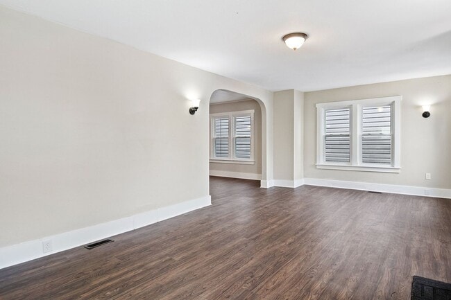 Building Photo - Coming Soon - Charming 3 Bedroom, 1 Bath S...