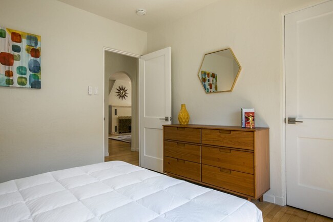 Building Photo - Newly renovated! 3 Bedroom in Nob Hill