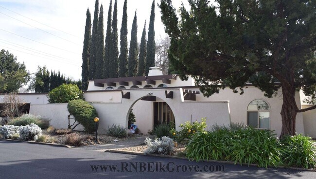 Building Photo - 1160 Silver Lake Dr