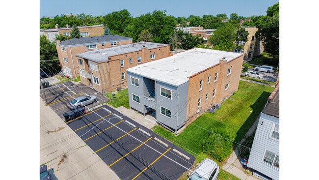 Building Photo - 8914 Lamon Ave