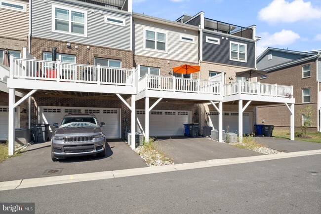 Building Photo - 6960 Farragut Dr