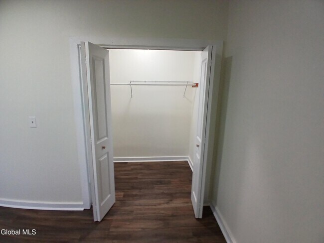 Building Photo - 91 Park Ave