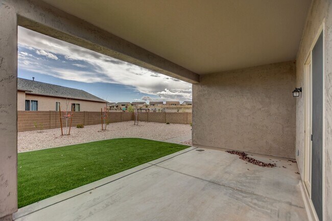 Building Photo - 3 Bed 2 Bath Home with 2.5 Car Garage for Rent in Granville!