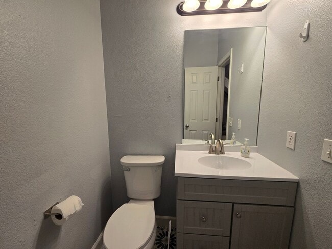 Building Photo - Charming 3BR House in Aurora