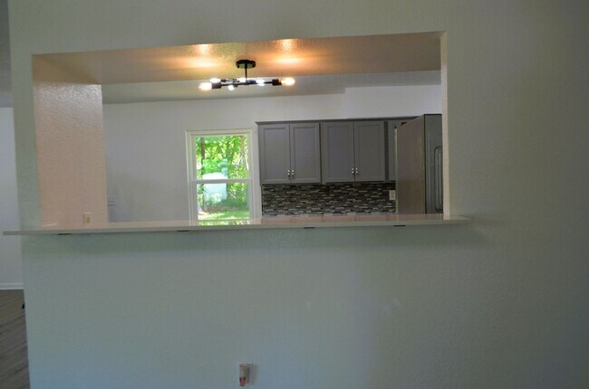 Building Photo - Reduced price!