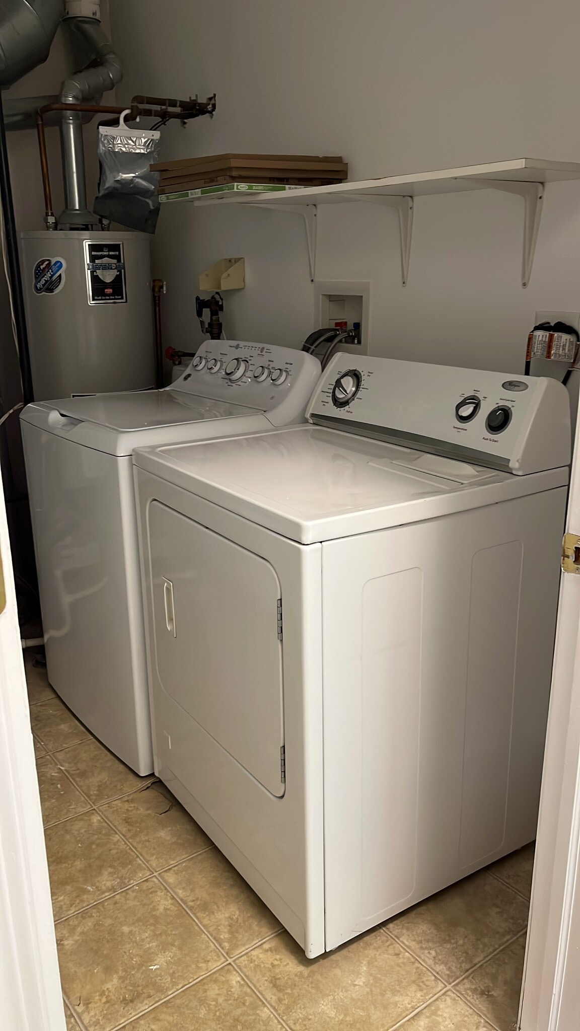 Building Photo - 1096 Clover Dr