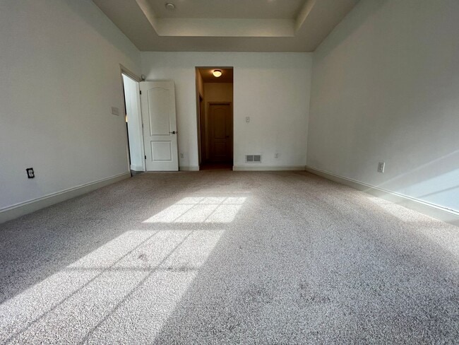 Building Photo - Luxurious 4-Bedroom Corner Townhome in Newtown Square! Available mid-April!