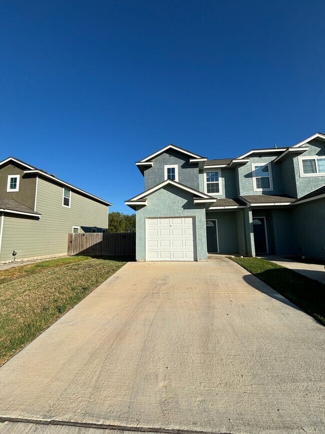 Building Photo - Discover Your Perfect Townhome in Northeast San Antonio/ Selma, TX!