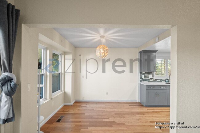 Building Photo - 7898 Gate Way