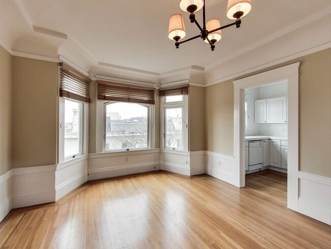 Building Photo - 2107 Pierce St