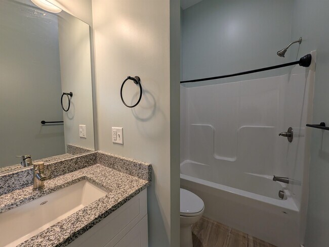 Building Photo - 22 S Main St