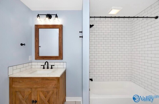 Building Photo - 3904 Cypress Ave SW