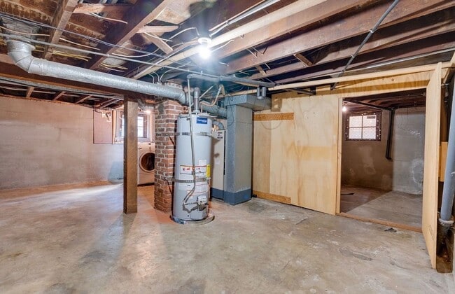 Building Photo - 2 bedroom, 1 bath house now available in North Portland! Piedmont Neighborhood!