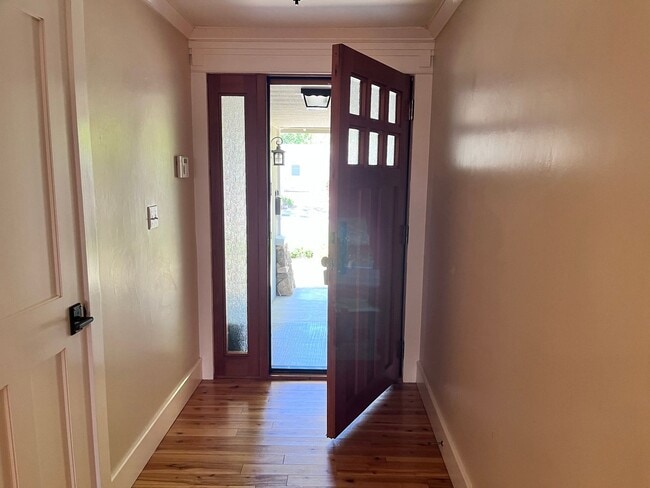 Building Photo - Buena Vista Rancher 4 bed /3 bath - Excell...