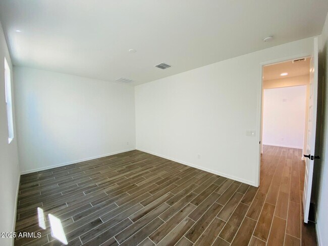 Building Photo - 9025 W Denton Ln