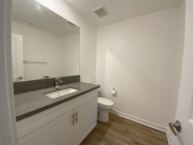 Building Photo - A beautiful 3 bedroom 2 and half bath cond...