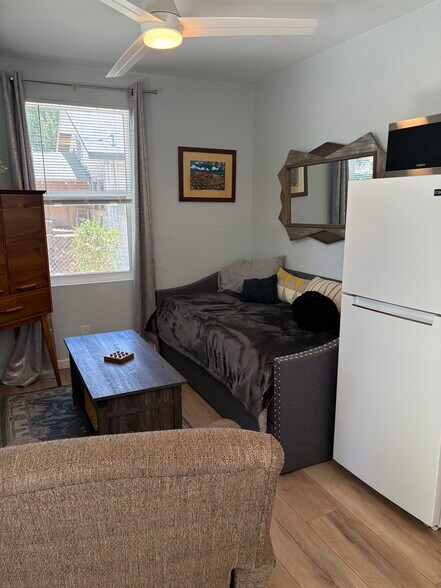 Living Area - 435 Lincoln Ave