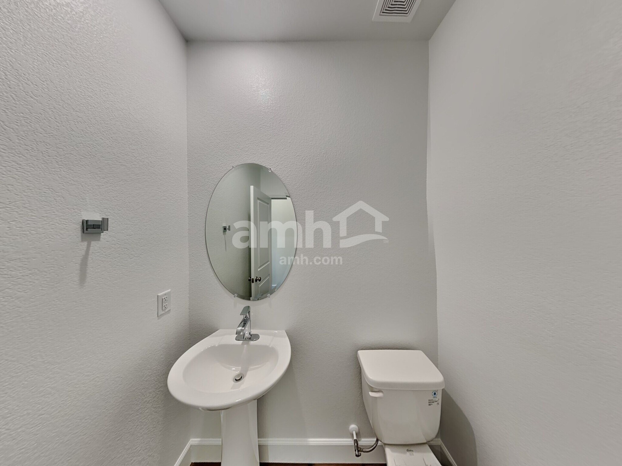 Building Photo - 556 Topiary Pk Ave