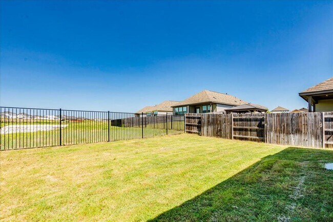 Building Photo - 802 Papaya Dr