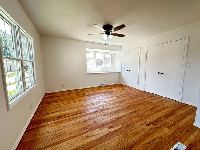 Building Photo - *LEASE SPECIAL* Modern 3+ Bedroom House in Cooper School Neighborhood