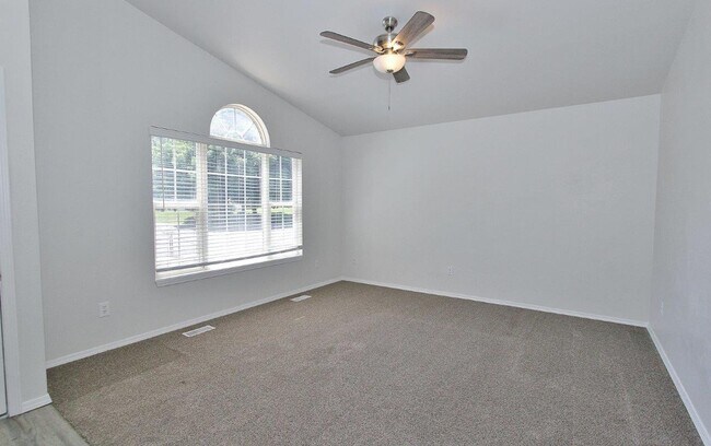 Building Photo - Immaculate Single-Level Home in Quiet Neighborhood