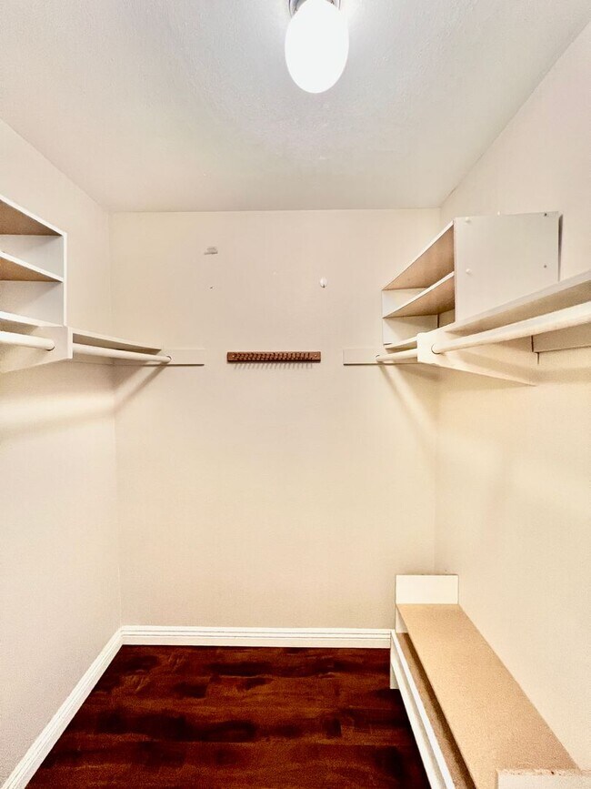 Building Photo - Beautiful 3B/2.5BA W/ Attached 2 Car Garage & W/D in La Jolla!