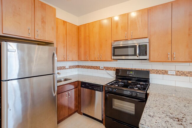 Building Photo - 6223 S Kenwood Ave