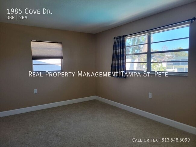 Building Photo - 1985 Cove Dr