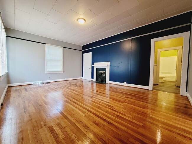 Building Photo - Updated 2-Bedroom 1-Bathroom Home for Rent...