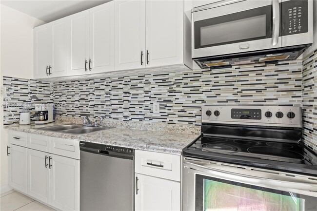Building Photo - 4200 SW 38th St