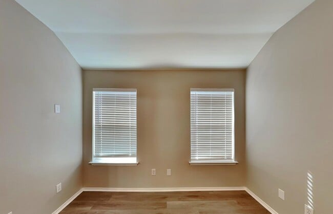 Building Photo - Contemporary 3-Bedroom Gem with Open-Plan Design