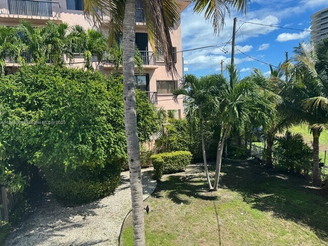 Building Photo - 8819 Harding Ave