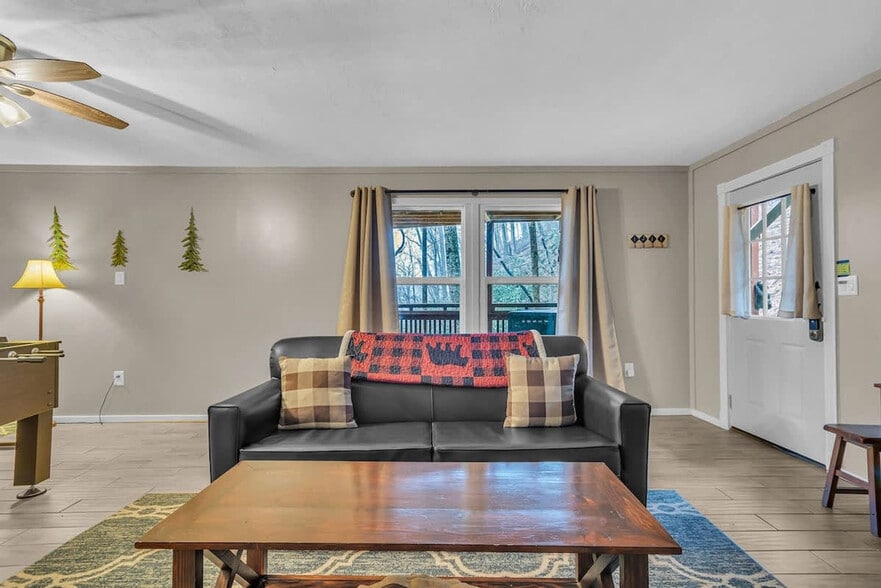 Building Photo - 903 Heiden Ct