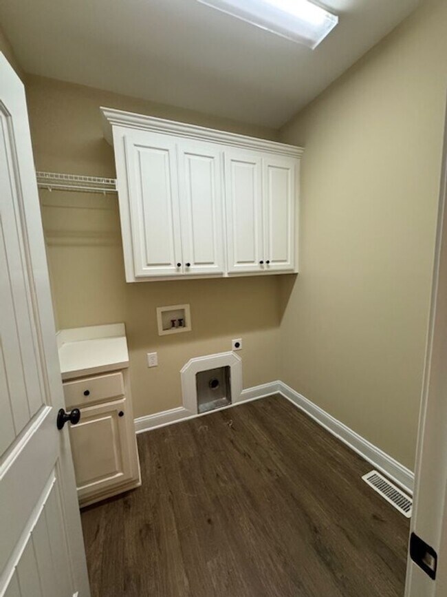 Building Photo - 131 Brookside Way