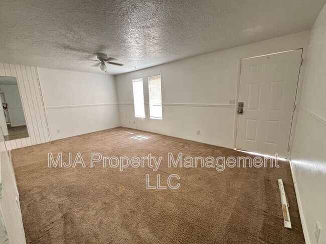 Building Photo - 814 15th St