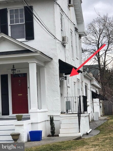 Building Photo - 21 S Stewart St